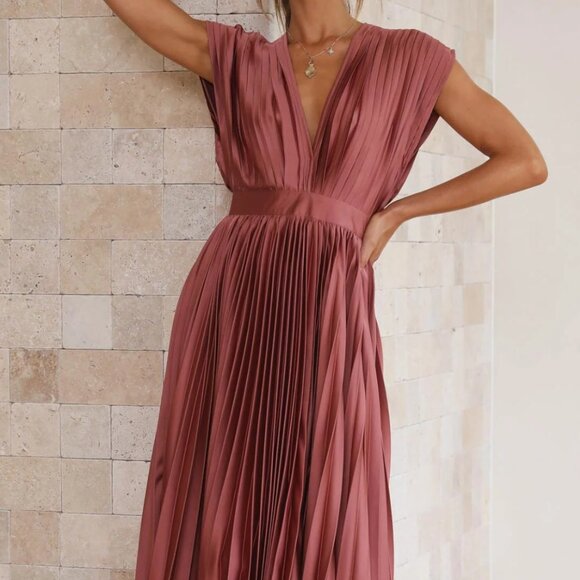 Harper & Lane Stella - Pleated Maxi Dress Rose Size L - Picture 2 of 3